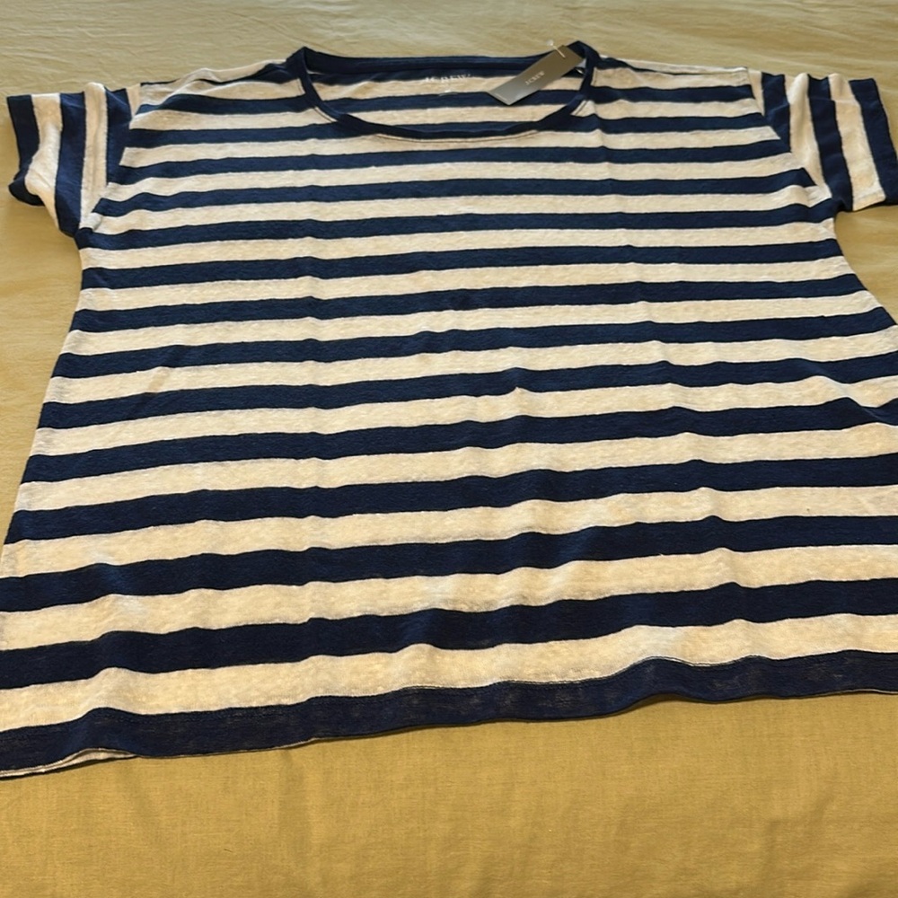 J. Crew linen tee shirt. Nice drape. New with tag. Too large for me.